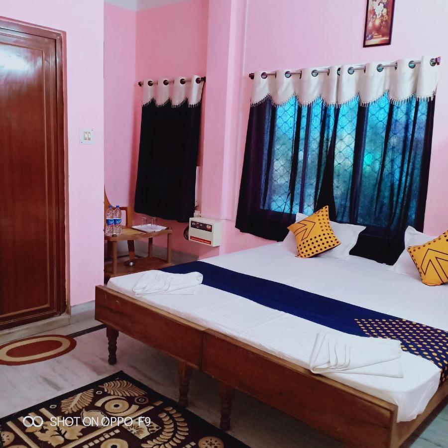 Hotel Gunjan Puri Exterior foto